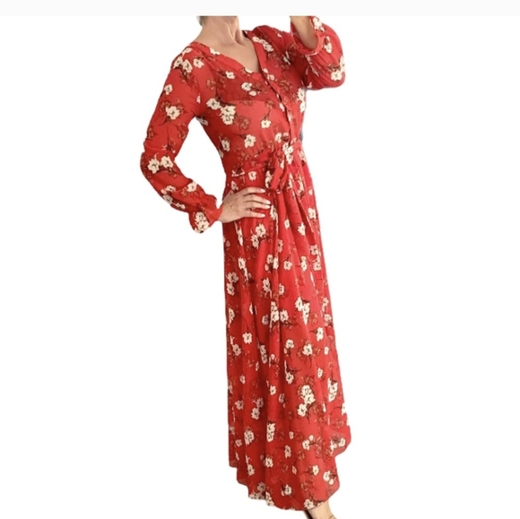 Be the Epitome of Elegance with Our Formal Event Red Floral Maxi Dress - Picture 5 of 9